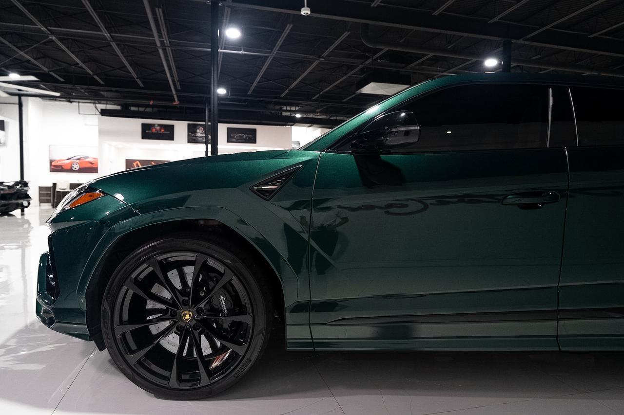 2022 Lamborghini Urus Verde Hydra paint, Ad Personam interior, pano roof, Bang & Olufsen audio system AND MUCH MORE!!! Fort Lauderdale FL