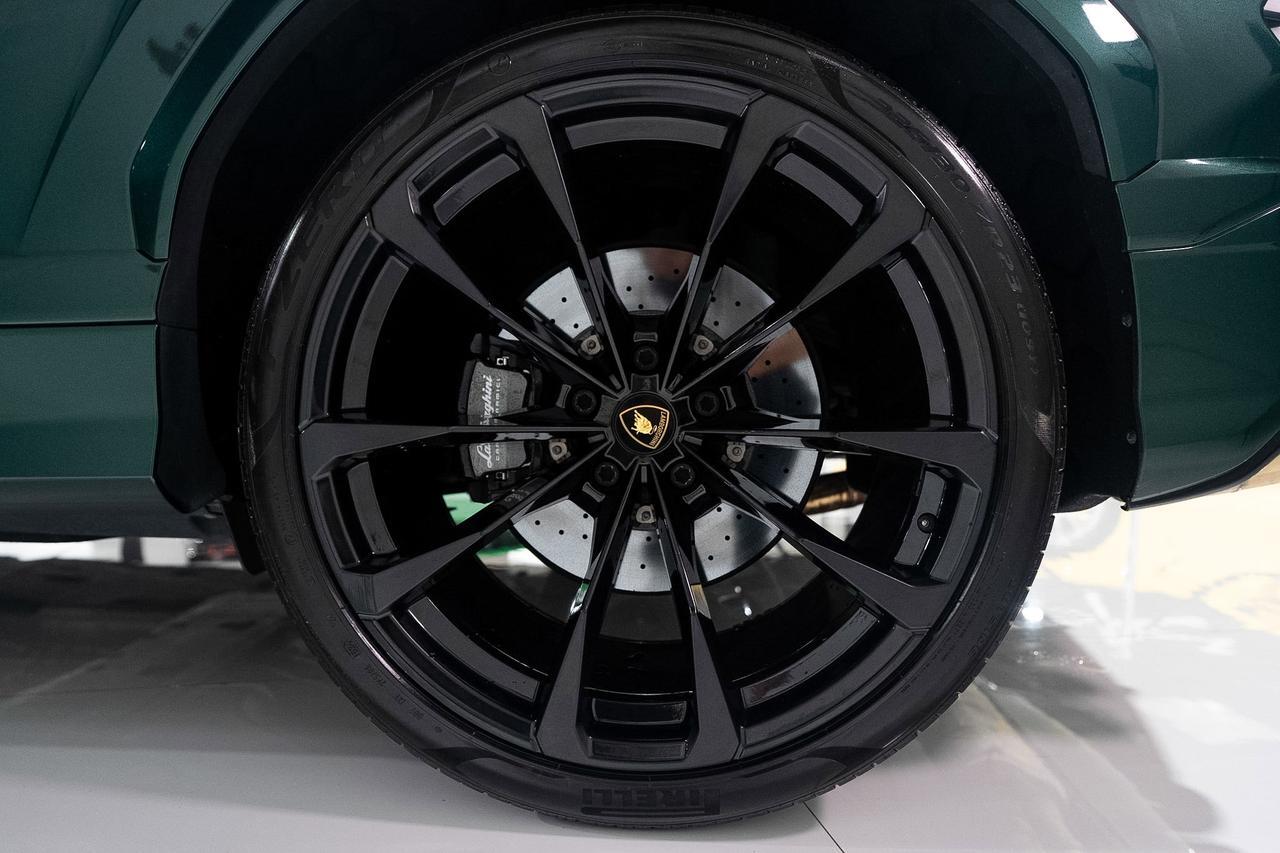 2022 Lamborghini Urus Verde Hydra paint, Ad Personam interior, pano roof, Bang & Olufsen audio system AND MUCH MORE!!! Fort Lauderdale FL