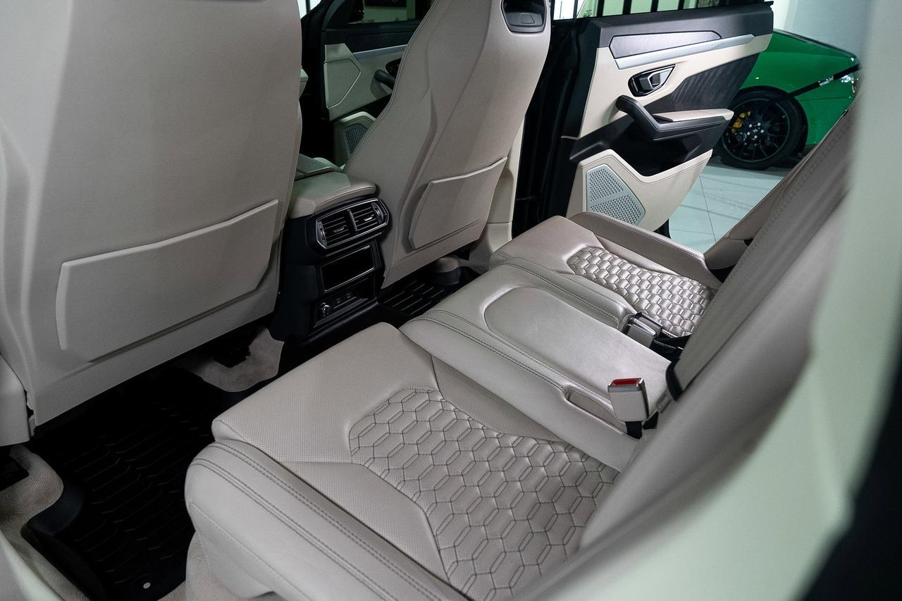 2022 Lamborghini Urus Verde Hydra paint, Ad Personam interior, pano roof, Bang & Olufsen audio system AND MUCH MORE!!! Fort Lauderdale FL