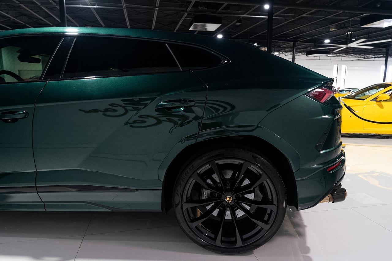 2022 Lamborghini Urus Verde Hydra paint, Ad Personam interior, pano roof, Bang & Olufsen audio system AND MUCH MORE!!! Fort Lauderdale FL