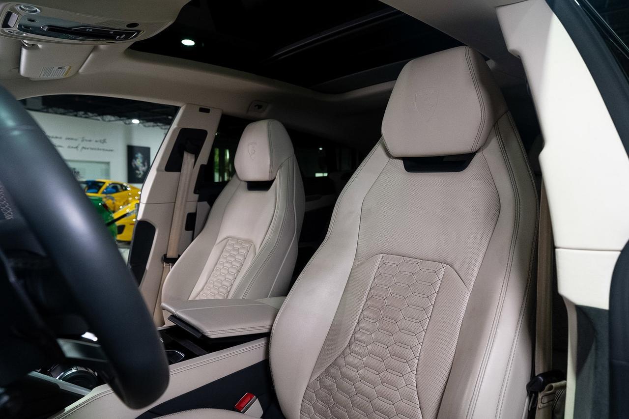 2022 Lamborghini Urus Verde Hydra paint, Ad Personam interior, pano roof, Bang & Olufsen audio system AND MUCH MORE!!! Fort Lauderdale FL