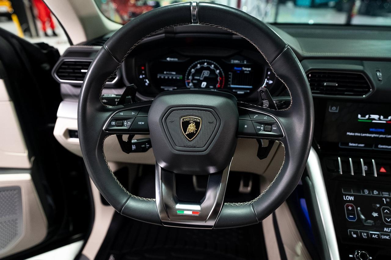 2022 Lamborghini Urus Verde Hydra paint, Ad Personam interior, pano roof, Bang & Olufsen audio system AND MUCH MORE!!! Fort Lauderdale FL
