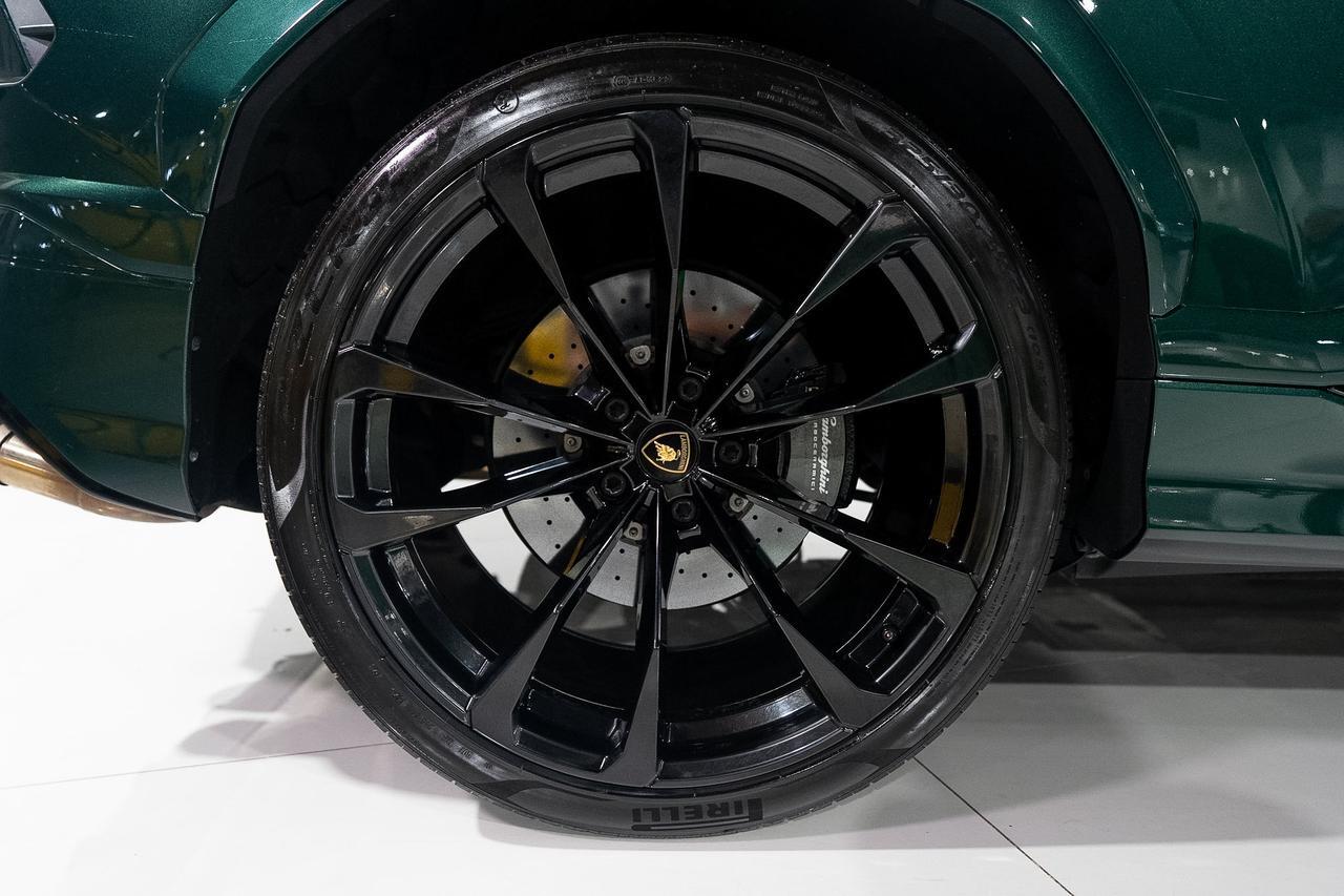 2022 Lamborghini Urus Verde Hydra paint, Ad Personam interior, pano roof, Bang & Olufsen audio system AND MUCH MORE!!! Fort Lauderdale FL