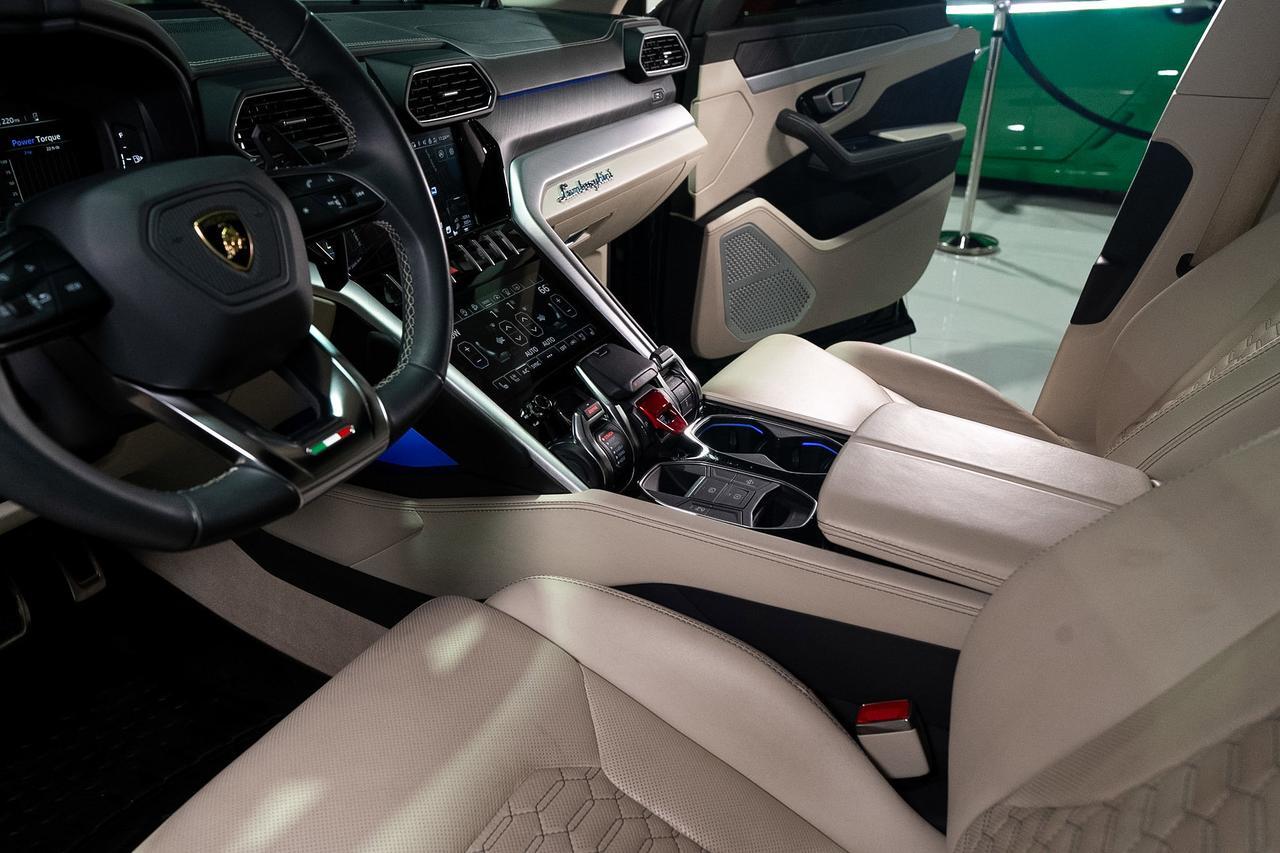 2022 Lamborghini Urus Verde Hydra paint, Ad Personam interior, pano roof, Bang & Olufsen audio system AND MUCH MORE!!! Fort Lauderdale FL