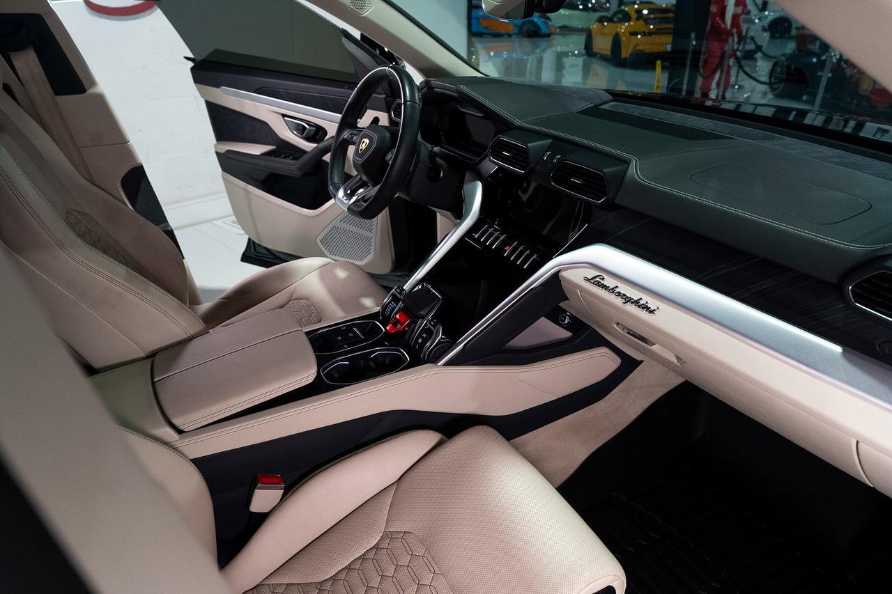 2022 Lamborghini Urus Verde Hydra paint, Ad Personam interior, pano roof, Bang & Olufsen audio system AND MUCH MORE!!! Fort Lauderdale FL