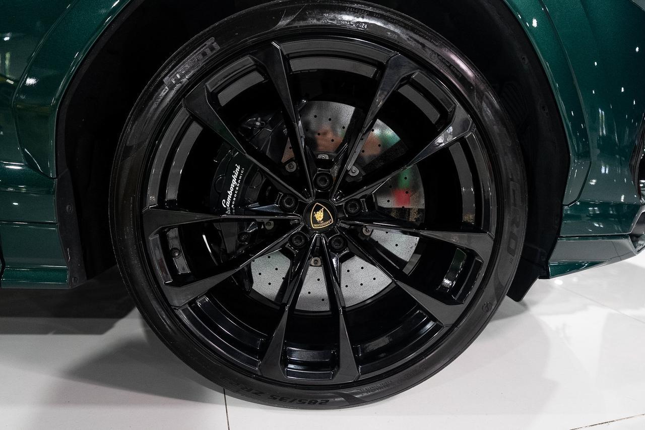 2022 Lamborghini Urus Verde Hydra paint, Ad Personam interior, pano roof, Bang & Olufsen audio system AND MUCH MORE!!! Fort Lauderdale FL