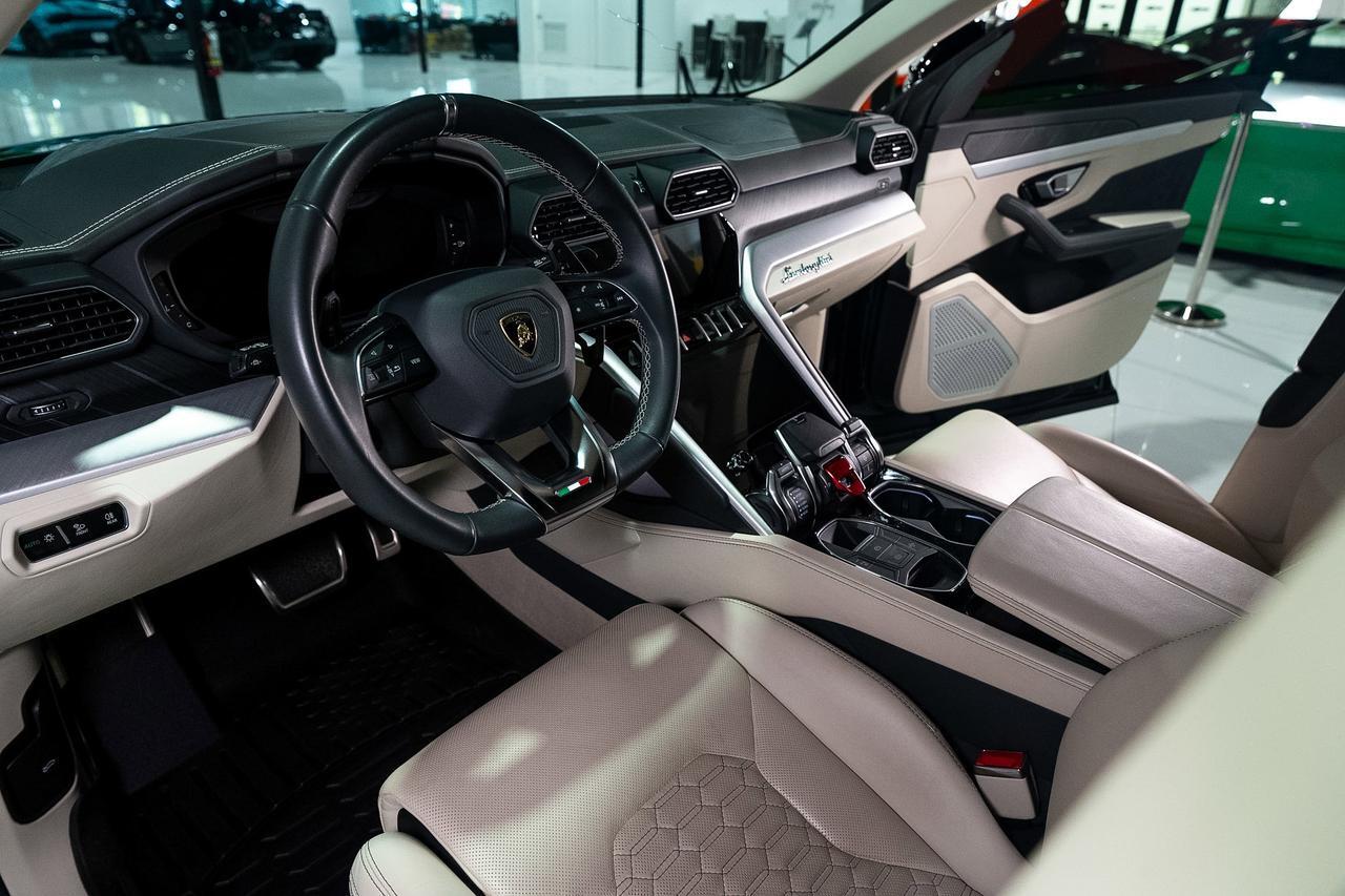 2022 Lamborghini Urus Verde Hydra paint, Ad Personam interior, pano roof, Bang & Olufsen audio system AND MUCH MORE!!! Fort Lauderdale FL
