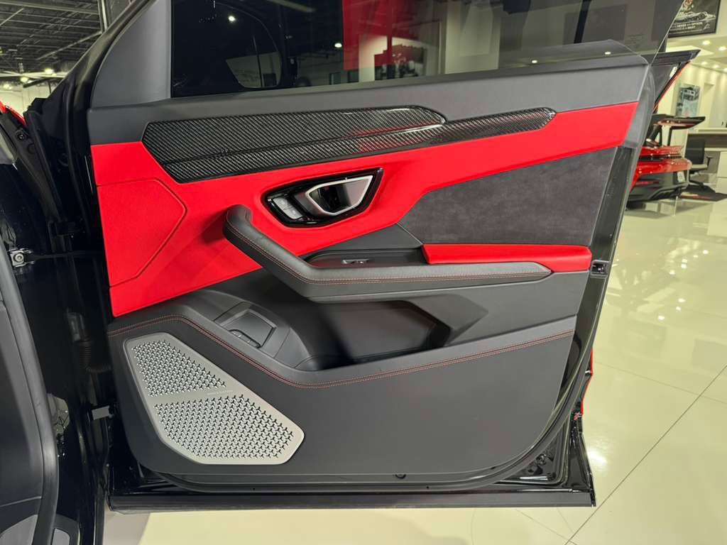 2022 Lamborghini Urus wide body kit, forged wheels, pano roof, Bang & Olufsen audio, carbon galore AND MUCH MORE!! Fort Lauderdale FL