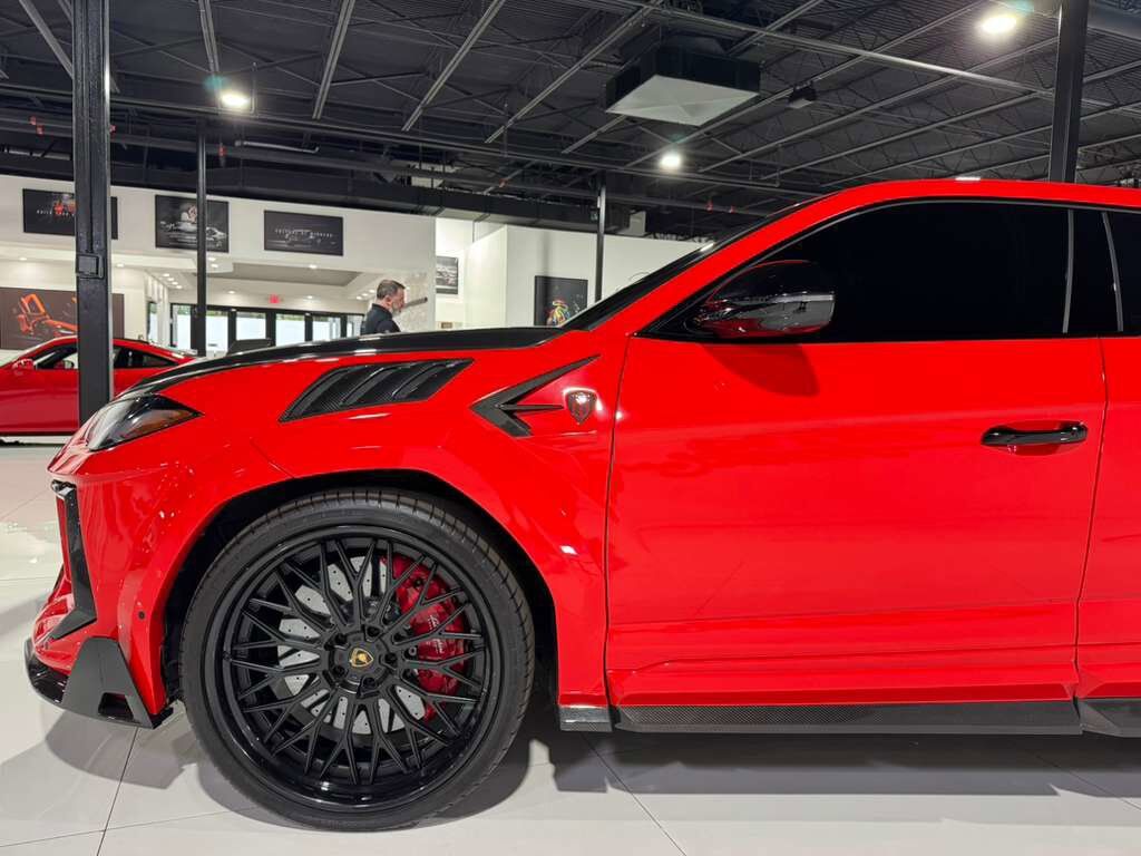 2022 Lamborghini Urus wide body kit, forged wheels, pano roof, Bang & Olufsen audio, carbon galore AND MUCH MORE!! Fort Lauderdale FL