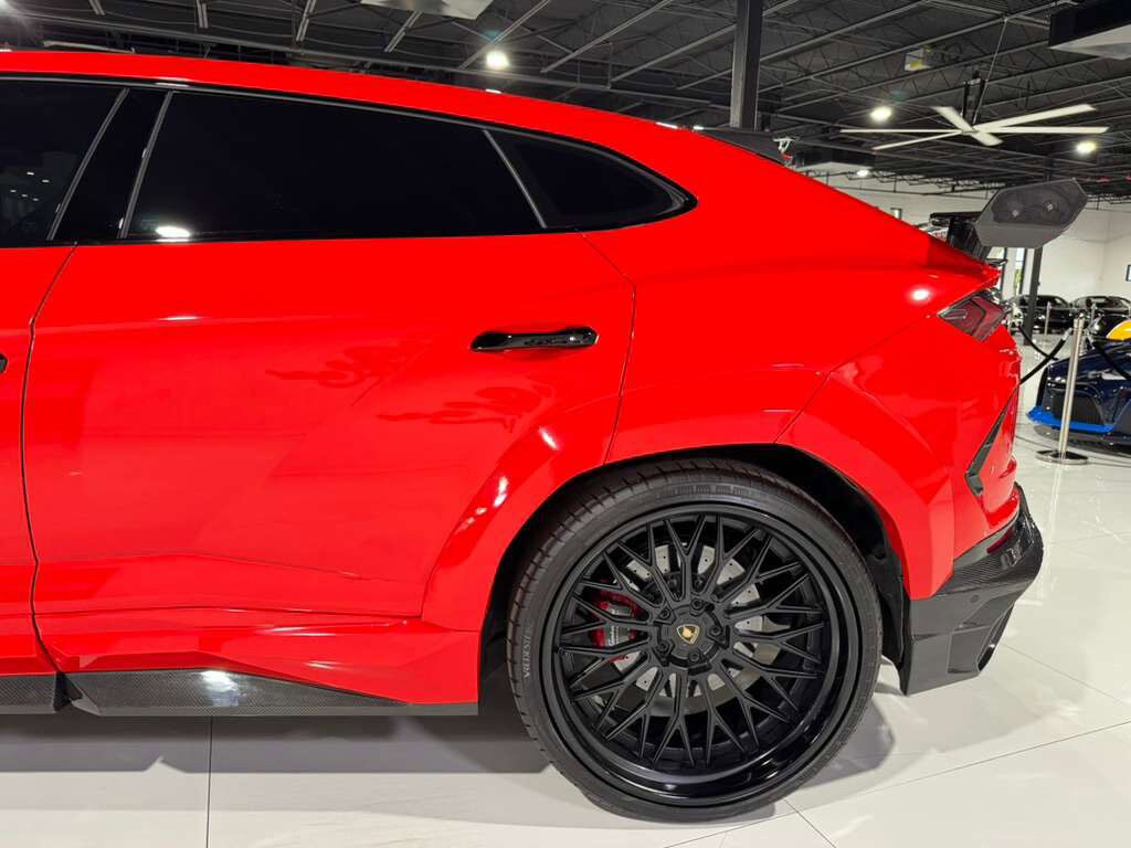 2022 Lamborghini Urus wide body kit, forged wheels, pano roof, Bang & Olufsen audio, carbon galore AND MUCH MORE!! Fort Lauderdale FL