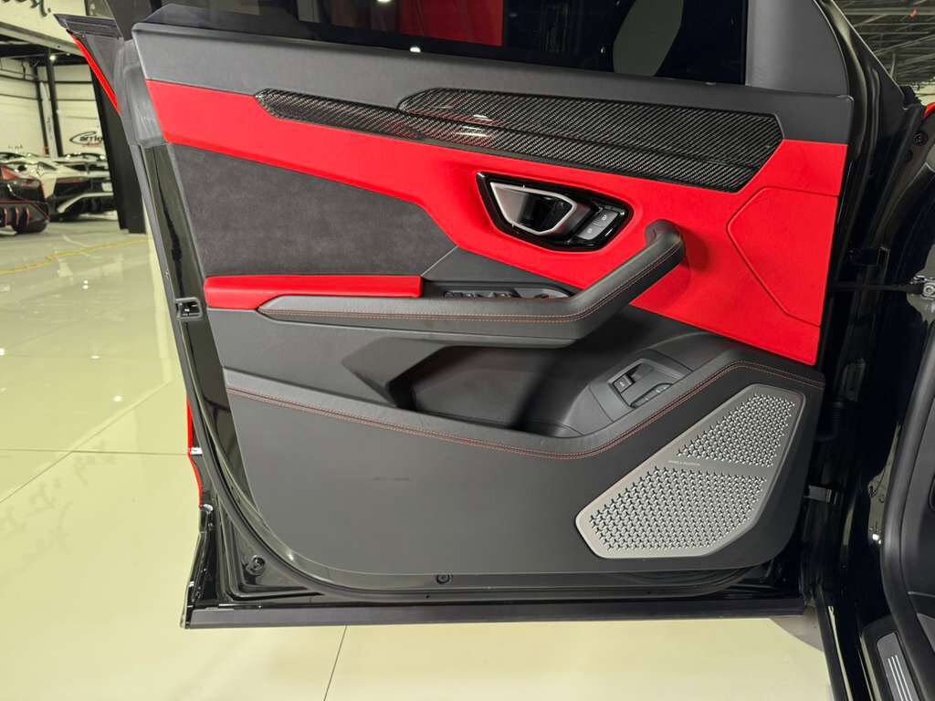 2022 Lamborghini Urus wide body kit, forged wheels, pano roof, Bang & Olufsen audio, carbon galore AND MUCH MORE!! Fort Lauderdale FL