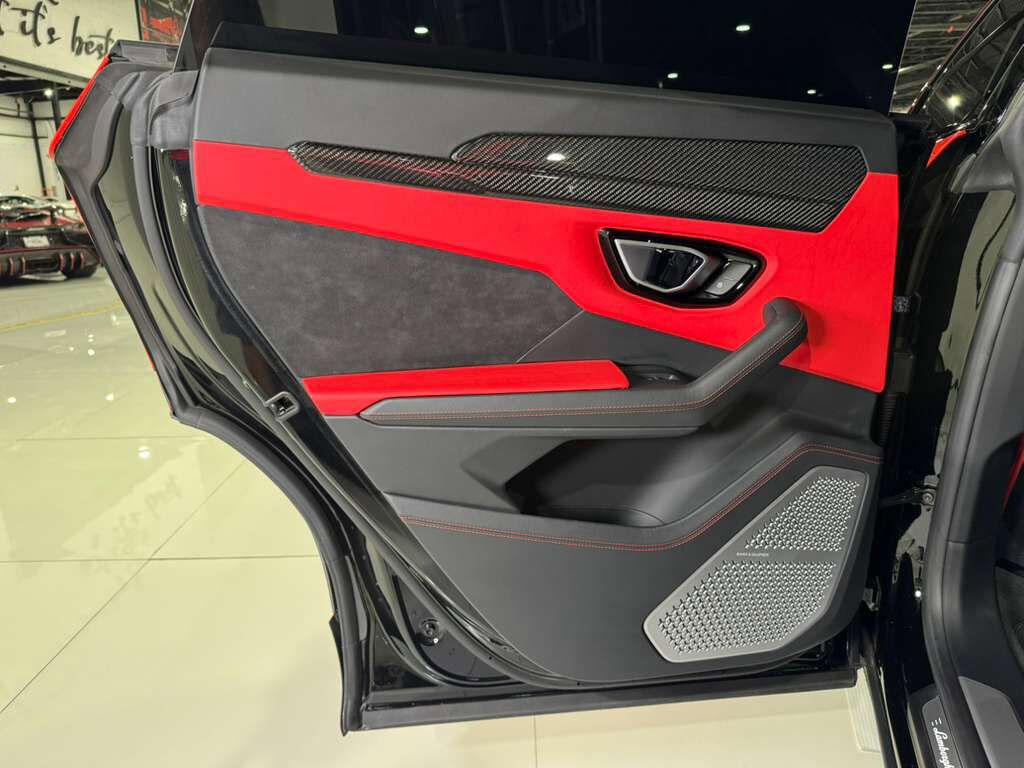 2022 Lamborghini Urus wide body kit, forged wheels, pano roof, Bang & Olufsen audio, carbon galore AND MUCH MORE!! Fort Lauderdale FL