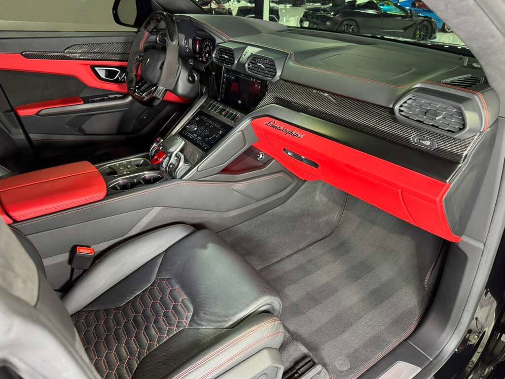 2022 Lamborghini Urus wide body kit, forged wheels, pano roof, Bang & Olufsen audio, carbon galore AND MUCH MORE!! Fort Lauderdale FL