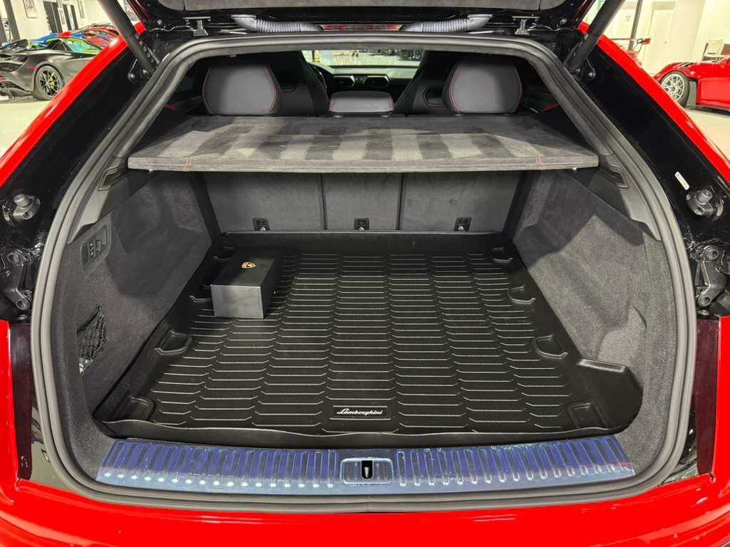2022 Lamborghini Urus wide body kit, forged wheels, pano roof, Bang & Olufsen audio, carbon galore AND MUCH MORE!! Fort Lauderdale FL