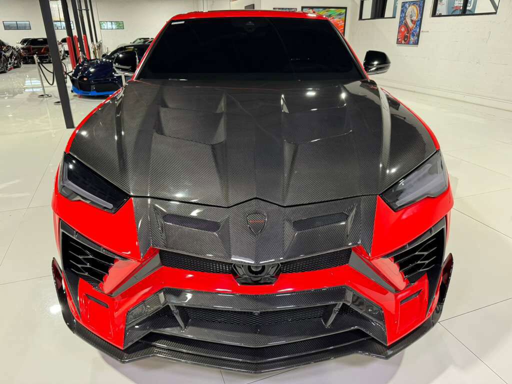 2022 Lamborghini Urus wide body kit, forged wheels, pano roof, Bang & Olufsen audio, carbon galore AND MUCH MORE!! Fort Lauderdale FL