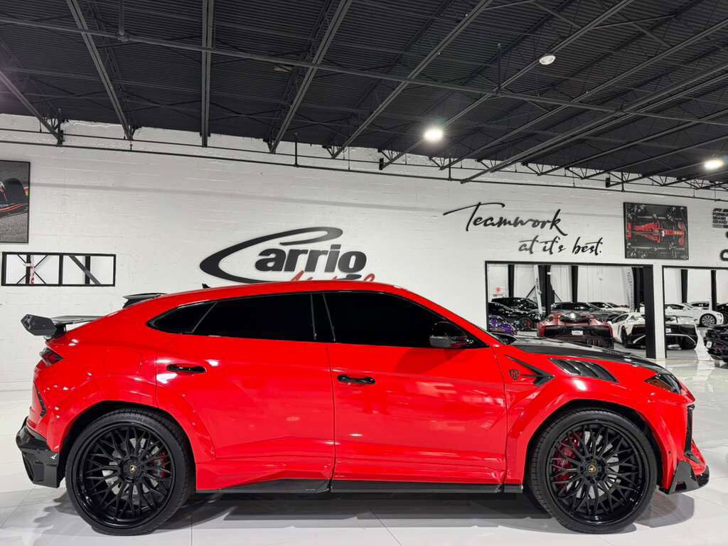 2022 Lamborghini Urus wide body kit, forged wheels, pano roof, Bang & Olufsen audio, carbon galore AND MUCH MORE!! Fort Lauderdale FL
