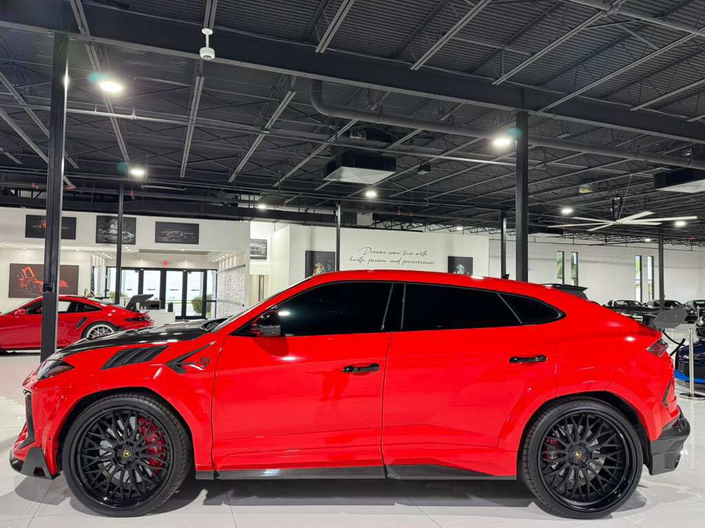 2022 Lamborghini Urus wide body kit, forged wheels, pano roof, Bang & Olufsen audio, carbon galore AND MUCH MORE!! Fort Lauderdale FL