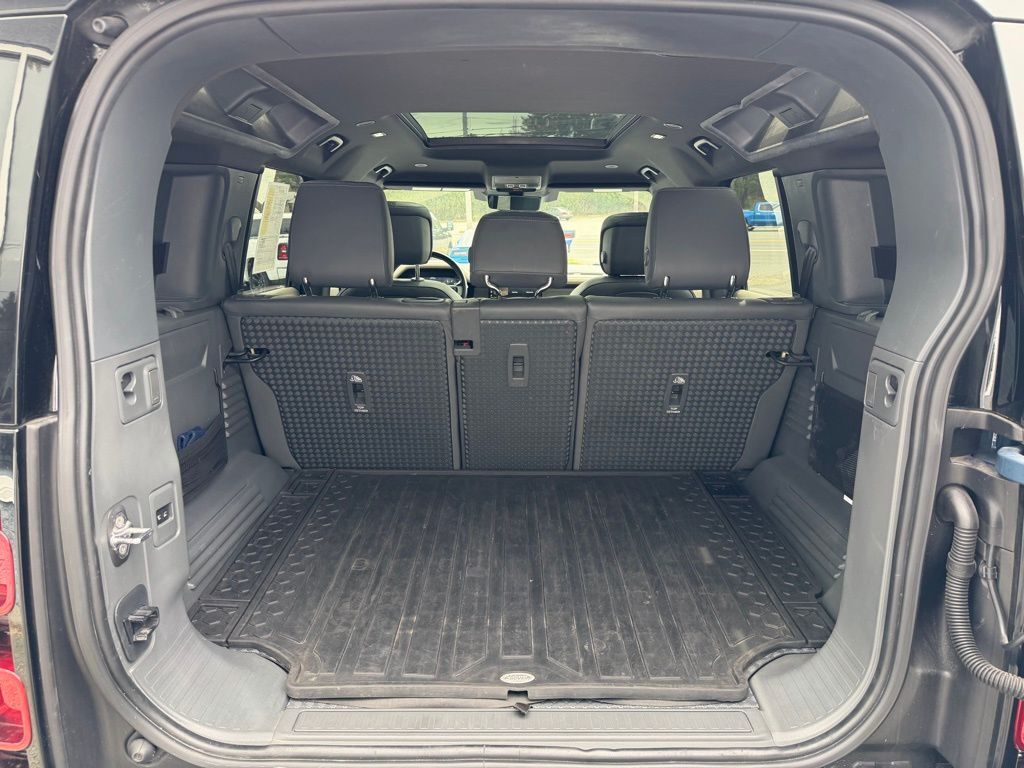 2022 Land Rover Defender 110 X-Dynamic HSE Orange MA