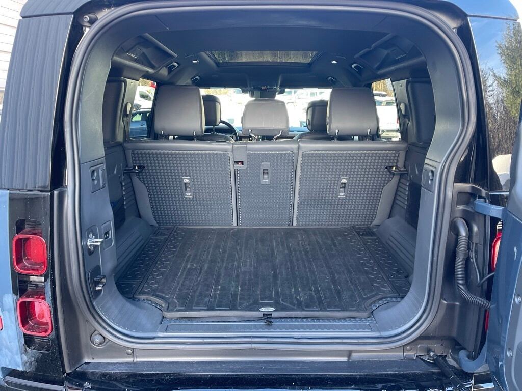 2022 Land Rover Defender 110 X-Dynamic HSE Orange MA