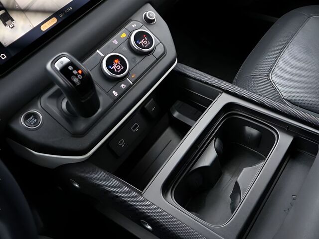 2022 Land Rover Defender 110 X-Dynamic SE Oshkosh WI