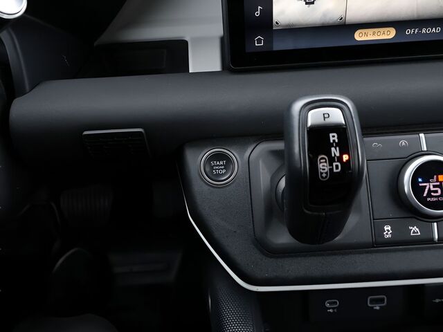 2022 Land Rover Defender 110 X-Dynamic SE Oshkosh WI