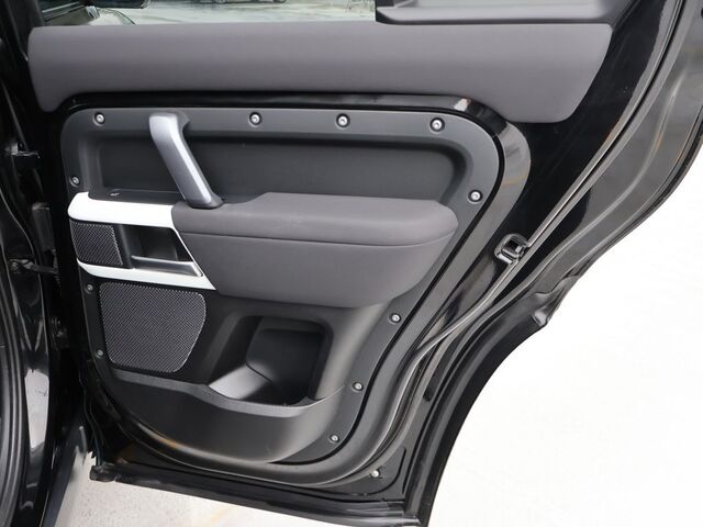 2022 Land Rover Defender 110 X-Dynamic SE Oshkosh WI