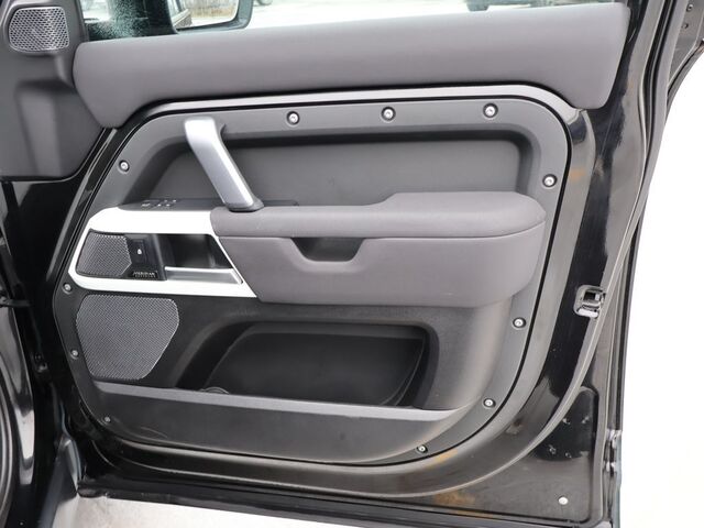 2022 Land Rover Defender 110 X-Dynamic SE Oshkosh WI