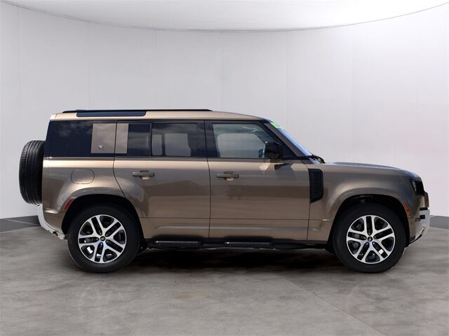 2022 Land Rover Defender 110 XS Edition Oshkosh WI