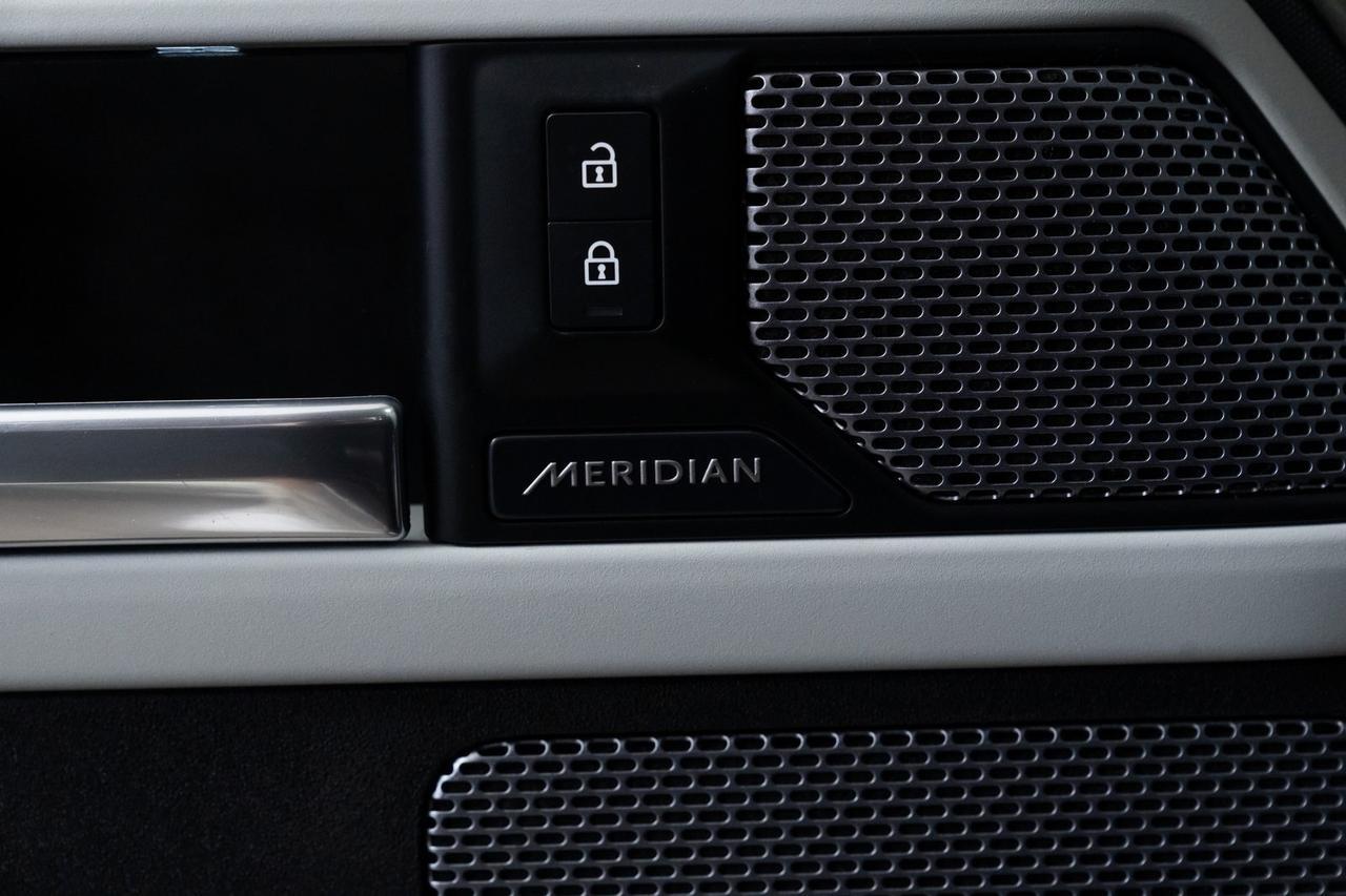 2022 Land Rover Defender 90 Standard 5 Passenger Heated Seats Meridian Audio Portland OR