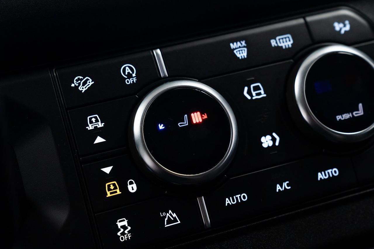 2022 Land Rover Defender 90 Standard 5 Passenger Heated Seats Meridian Audio Portland OR