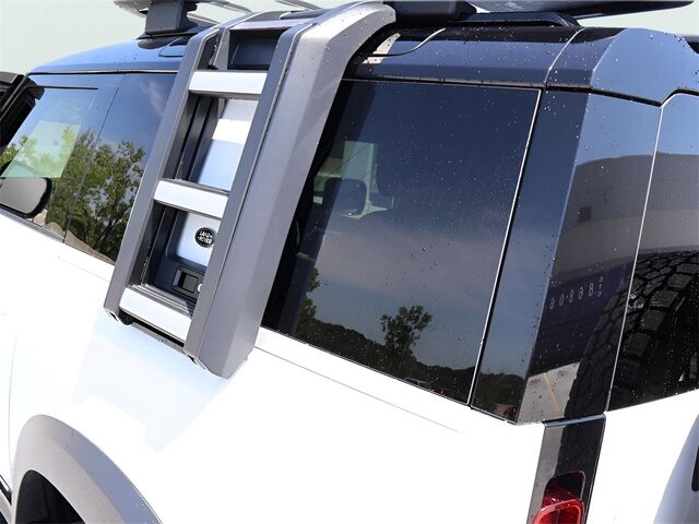 2022 Land Rover Defender 90 X-Dynamic S Oshkosh WI