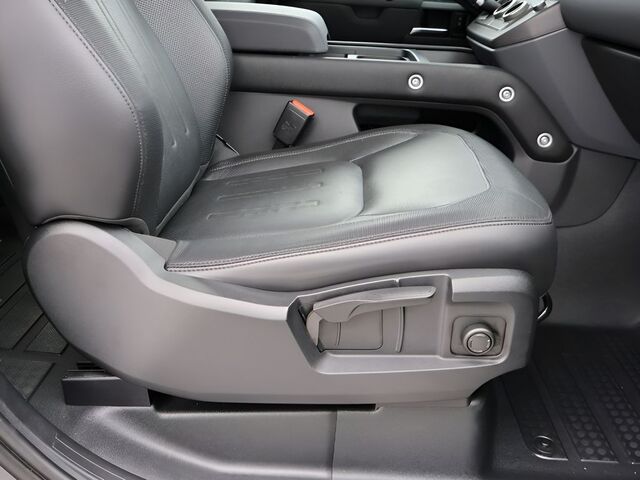 2022 Land Rover Defender 90 X-Dynamic S Oshkosh WI