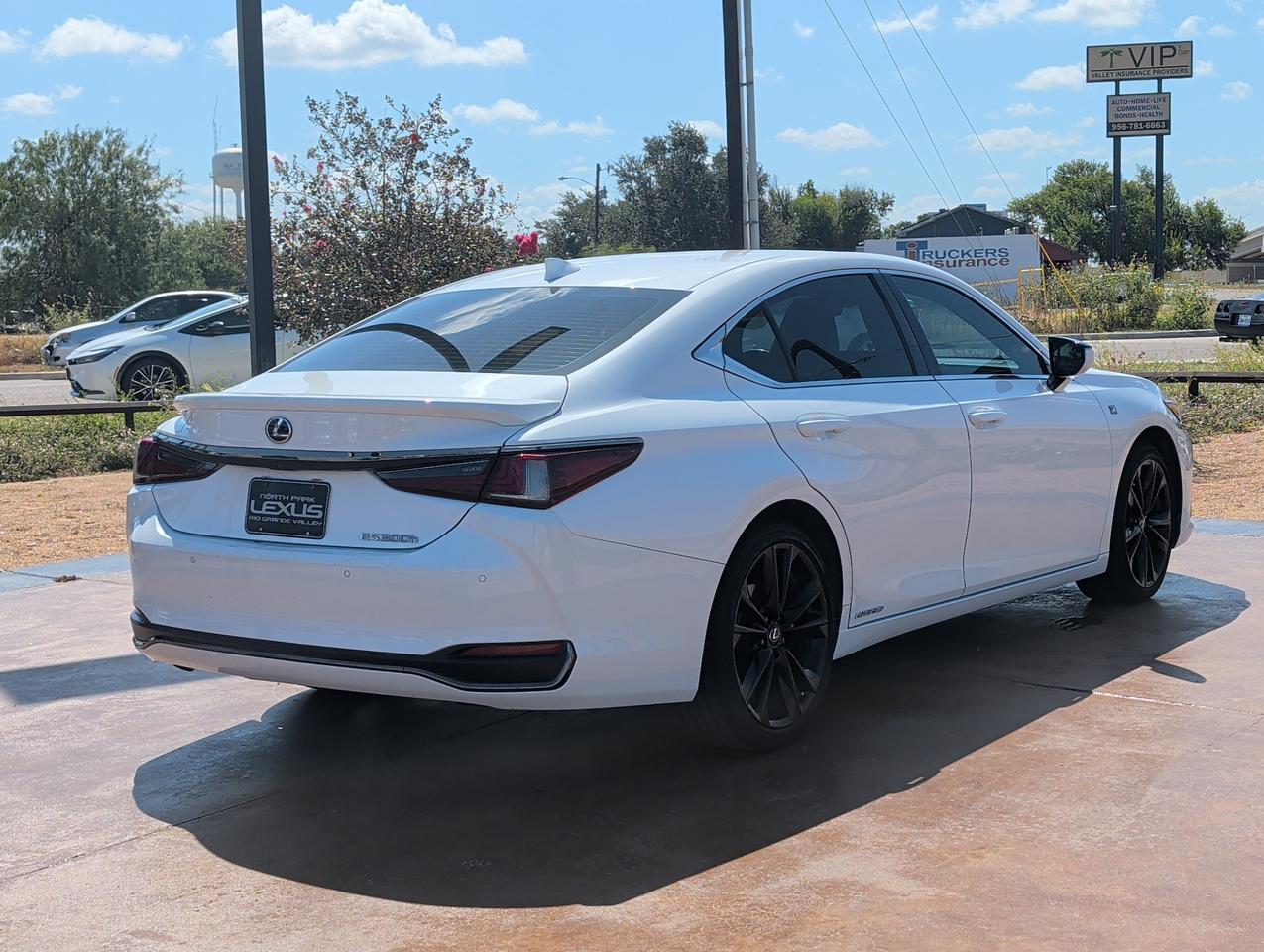 2022 Lexus ES 300h F SPORT
