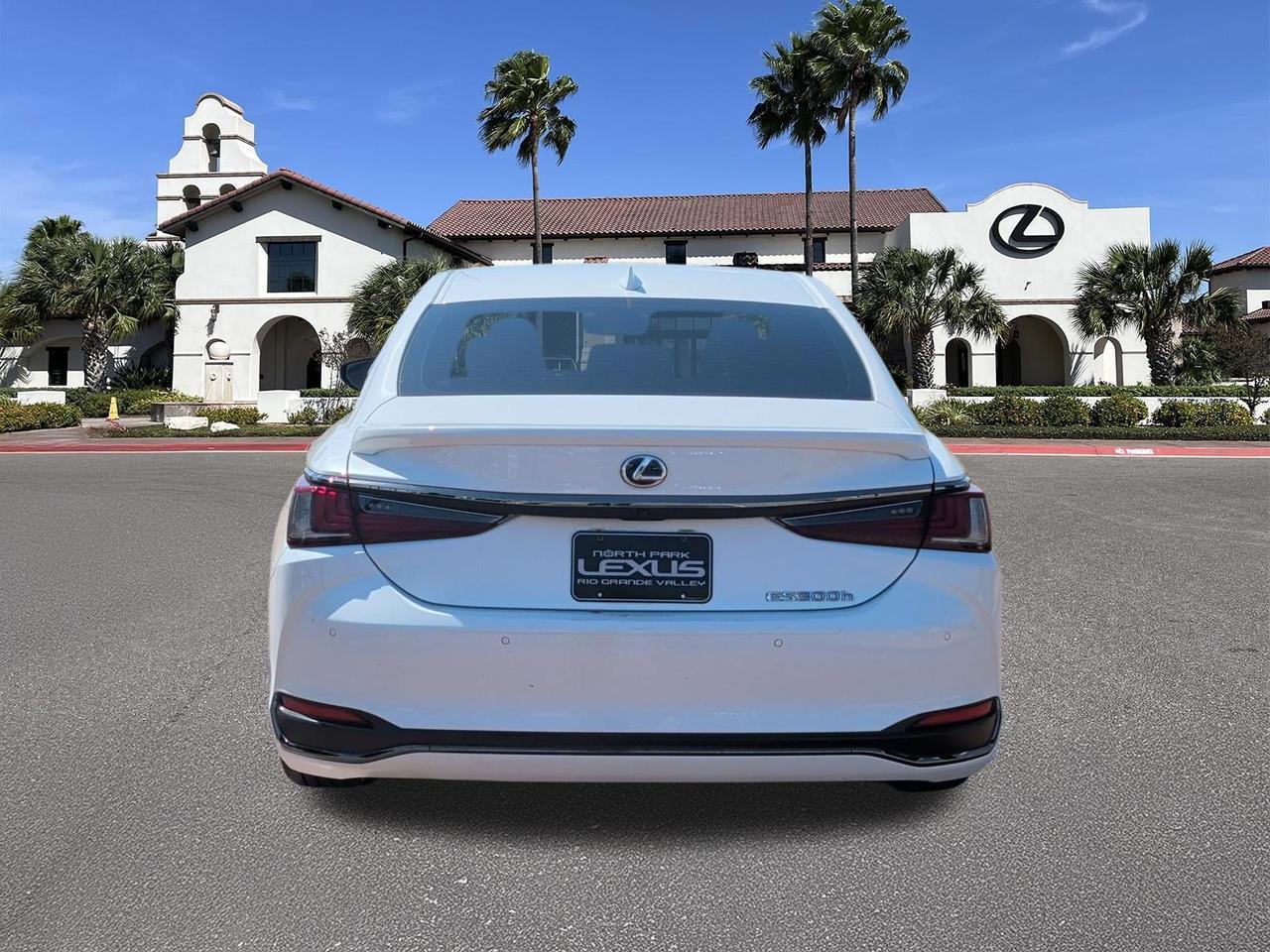 2022 Lexus ES 300h F SPORT