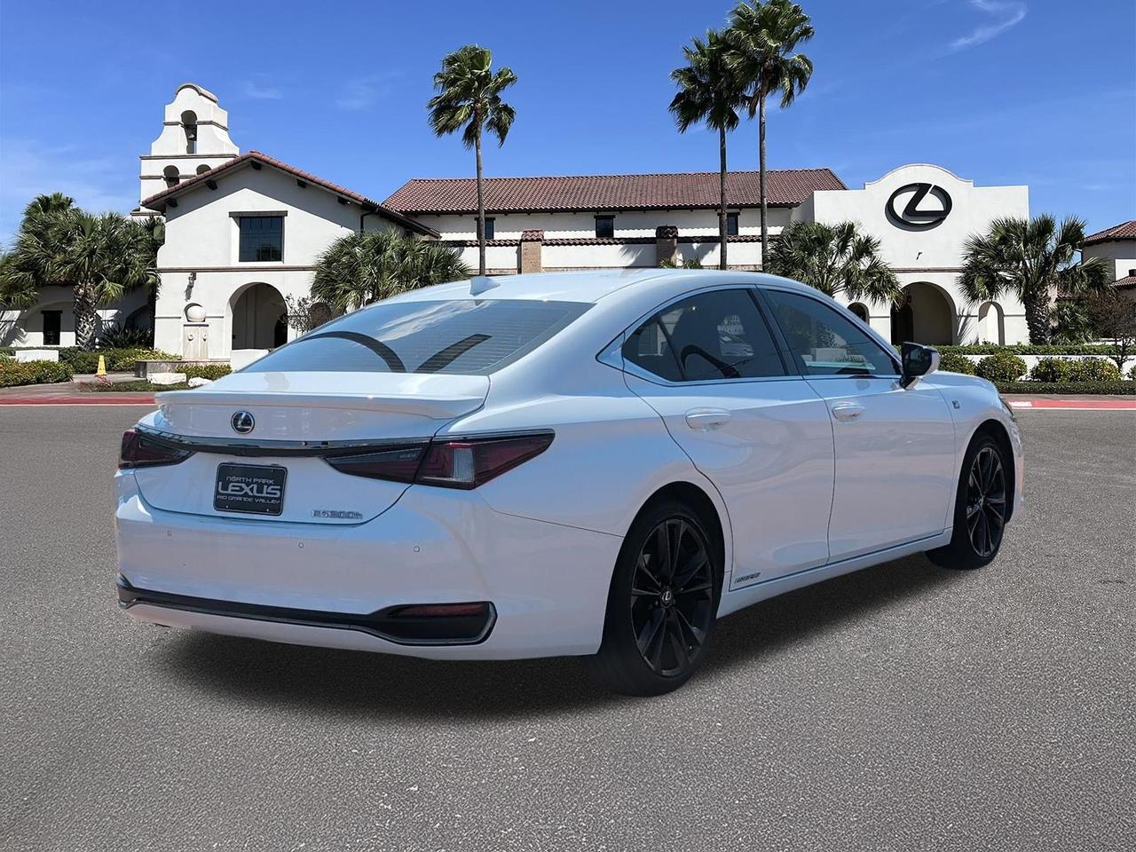 2022 Lexus ES 300h F SPORT