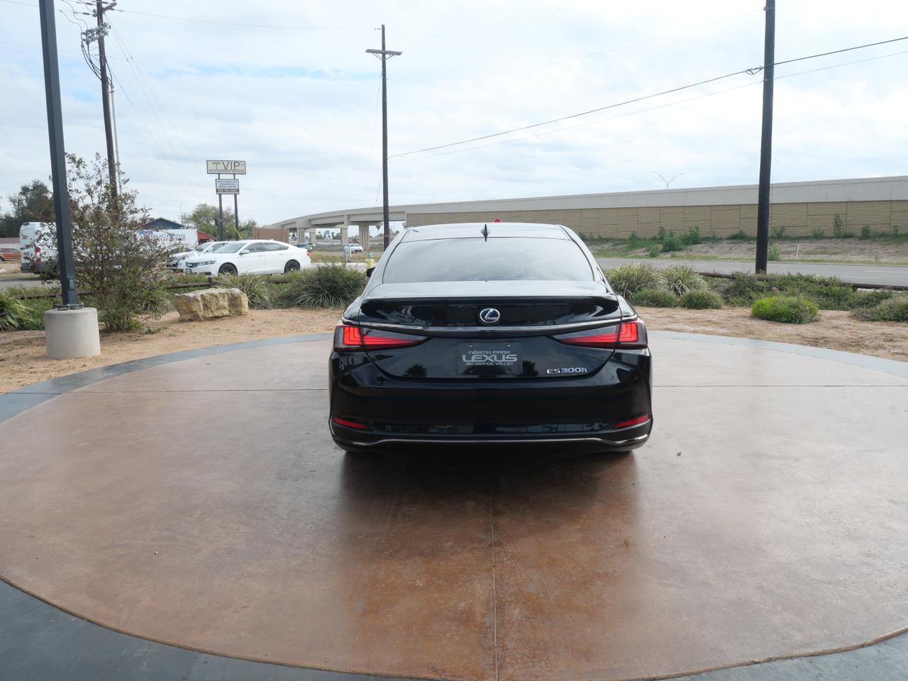 2022 Lexus ES 300h F SPORT