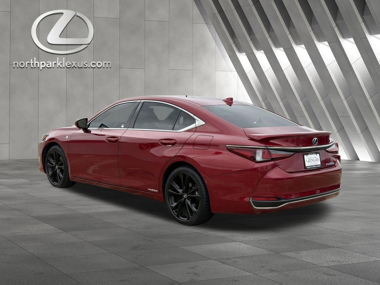 2022 Lexus ES 300h F SPORT