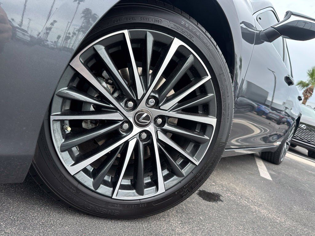 2022 Lexus ES 300h