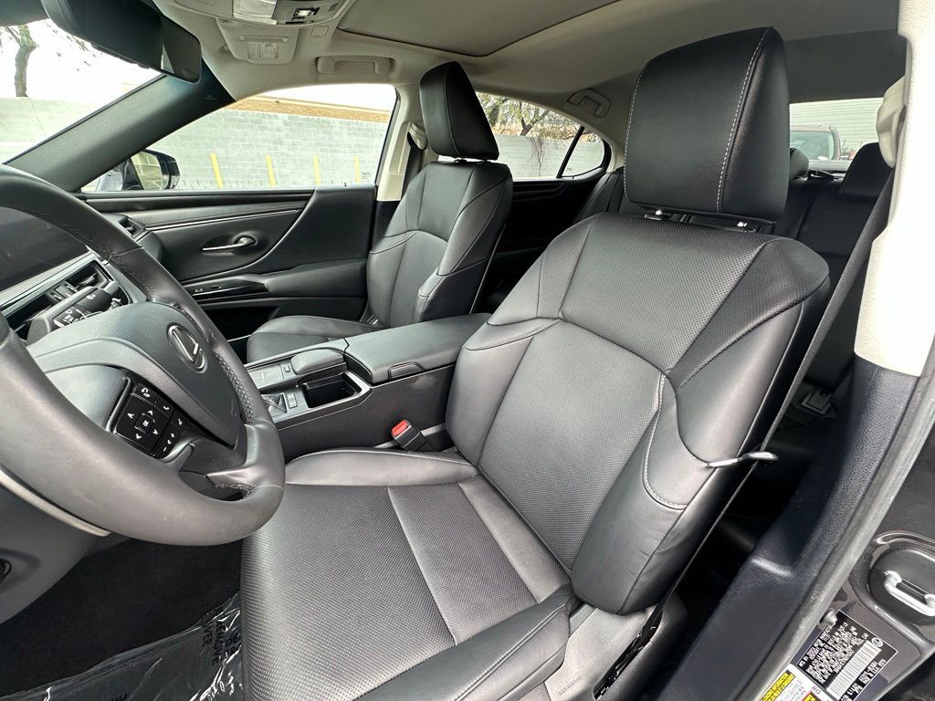 2022 Lexus ES 300h