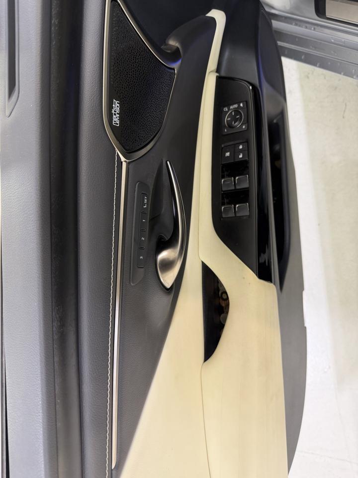 2022 Lexus ES 300h Ultra Luxury San Antonio TX