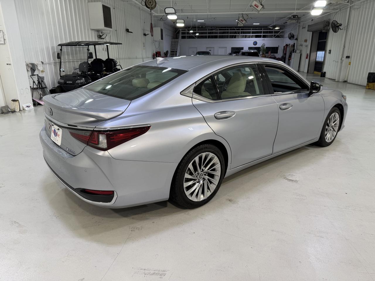 2022 Lexus ES 300h Ultra Luxury San Antonio TX