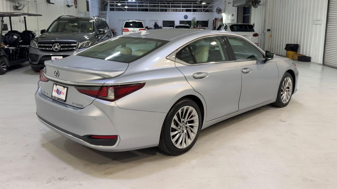 2022 Lexus ES 300h Ultra Luxury San Antonio TX