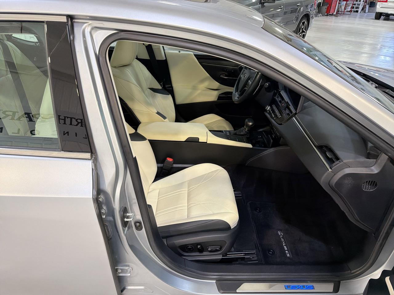 2022 Lexus ES 300h Ultra Luxury San Antonio TX