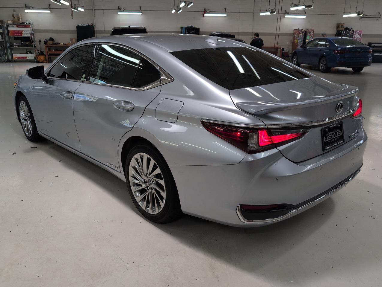 2022 Lexus ES 300h Ultra Luxury