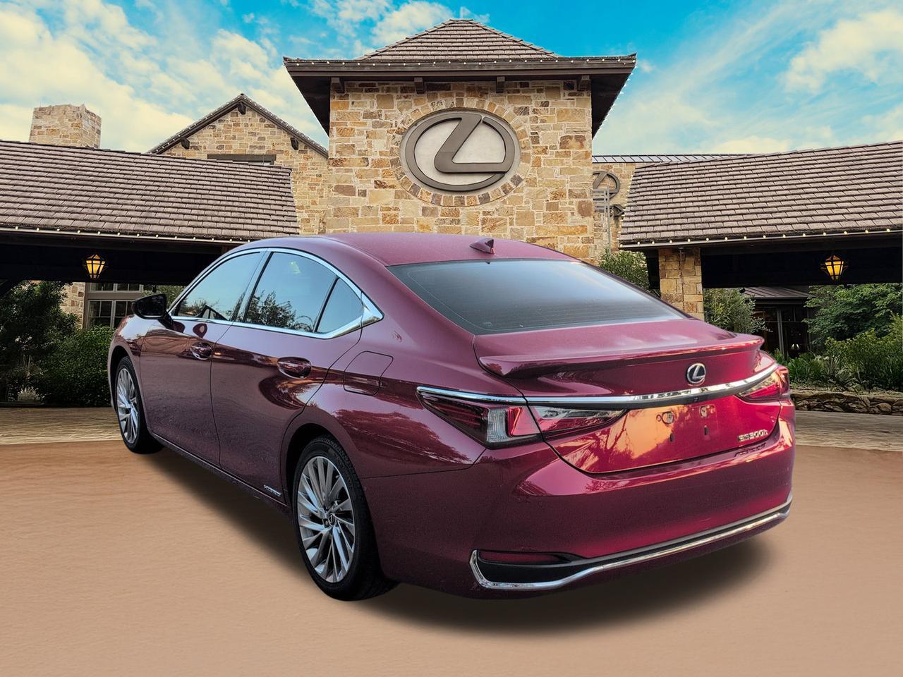 2022 Lexus ES 300h Ultra Luxury