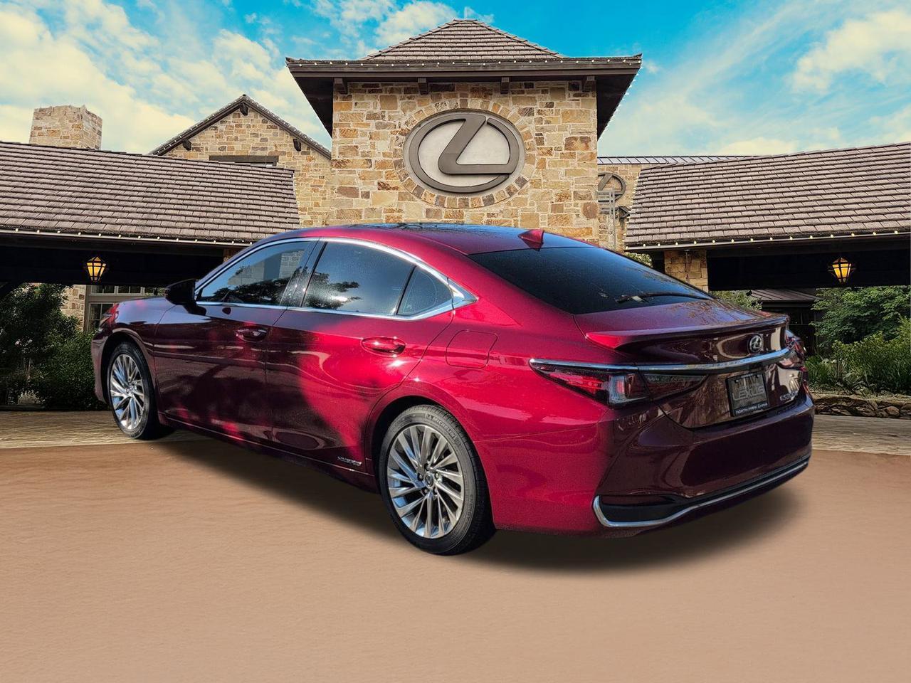 2022 Lexus ES 300h Ultra Luxury