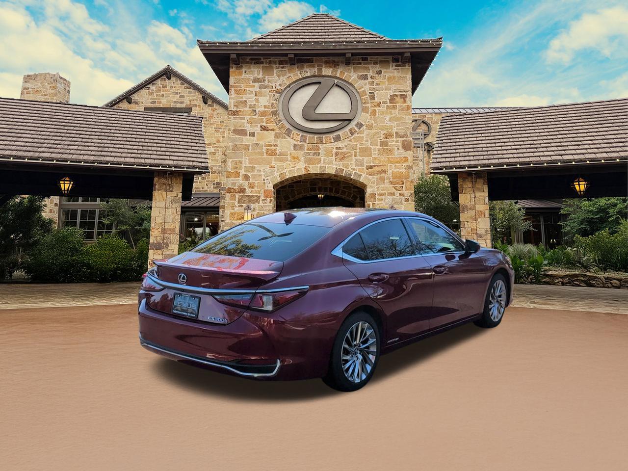 2022 Lexus ES 300h Ultra Luxury