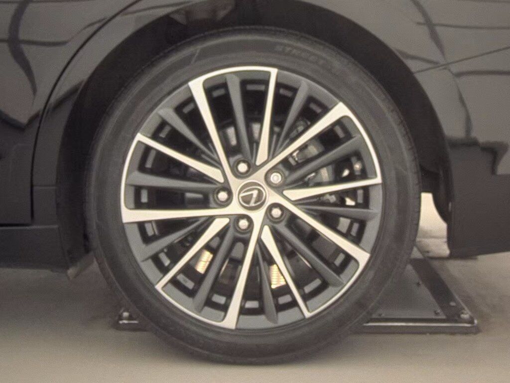 2022 Lexus ES 350 photo 5