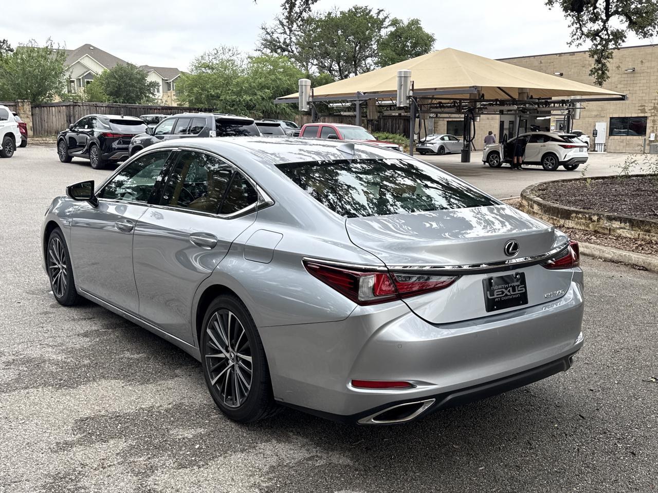 2022 Lexus ES 350