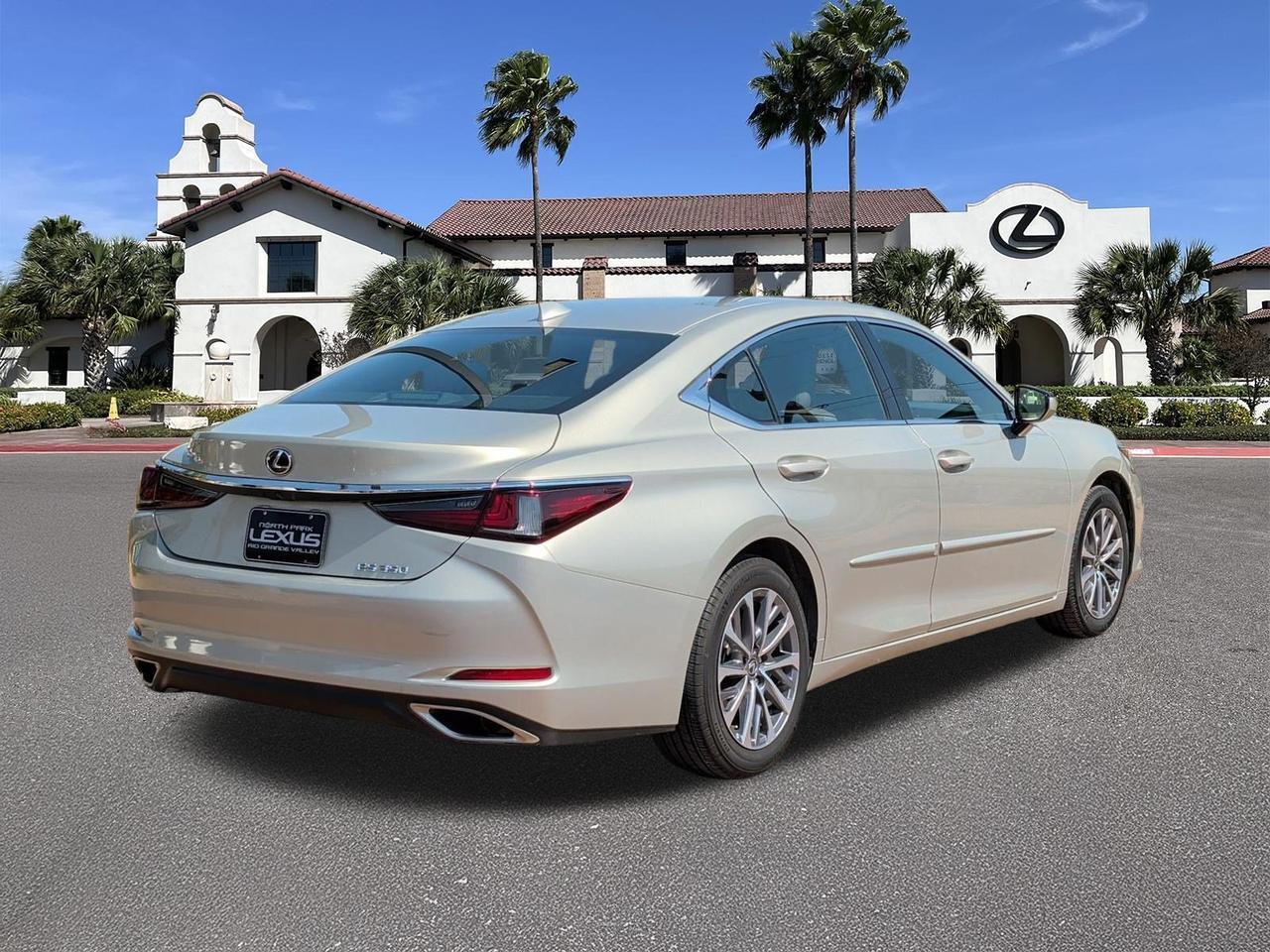 2022 Lexus ES 350